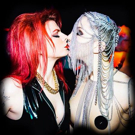 99-With-Julie-Zanutto-and-Léa-Montravers-Photography-by-De-Fotomeisjes